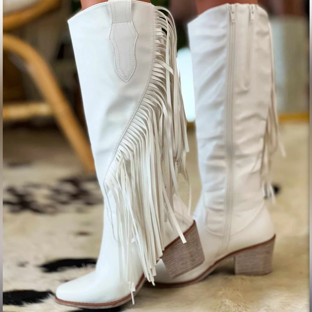 White fringe boots size 10 new in box
